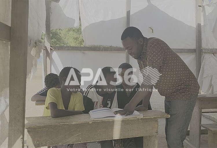 Tchad : sous les arbres, une école redonne espoir aux enfants nomades
