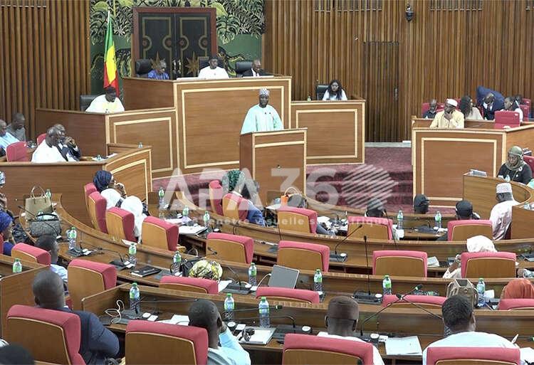 Sénégal :  l'Assemblée vote un projet de réforme constitutionnelle controversé, un référendum à venir